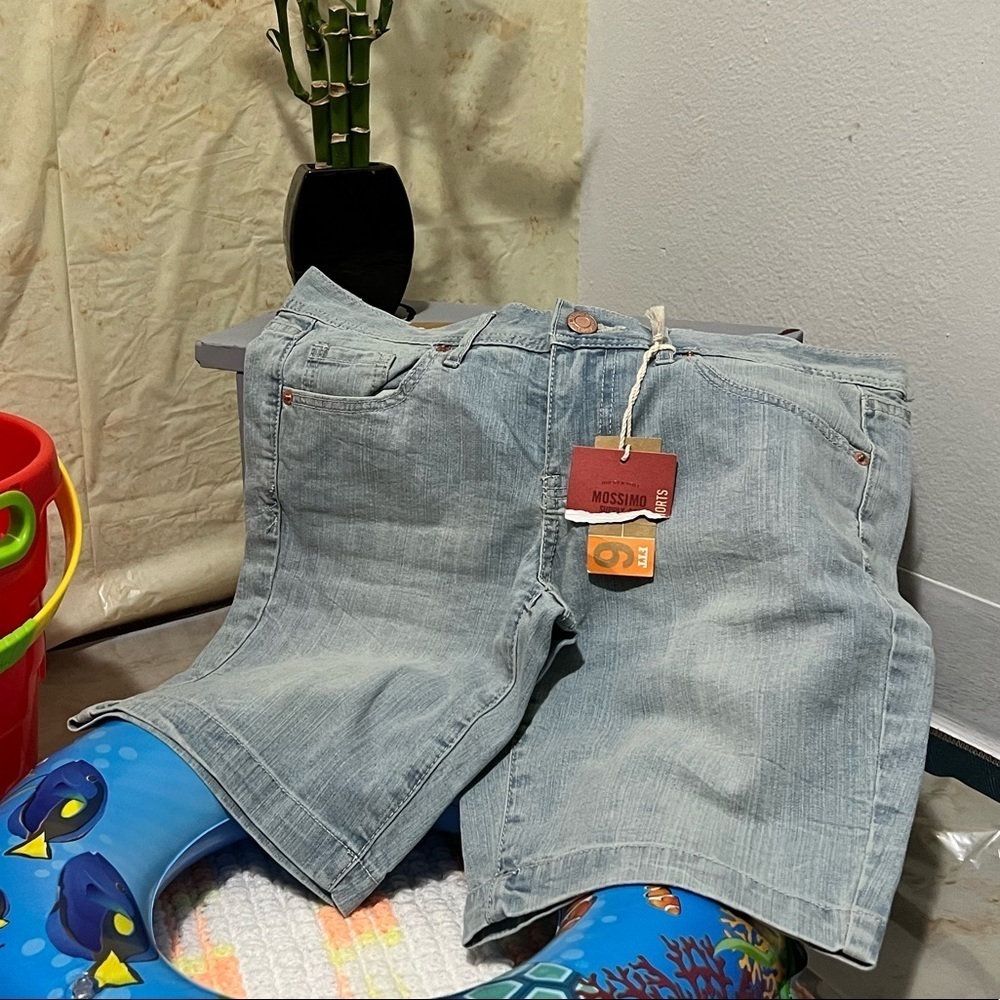 Mossimo Shorts - Picture 5 of 8